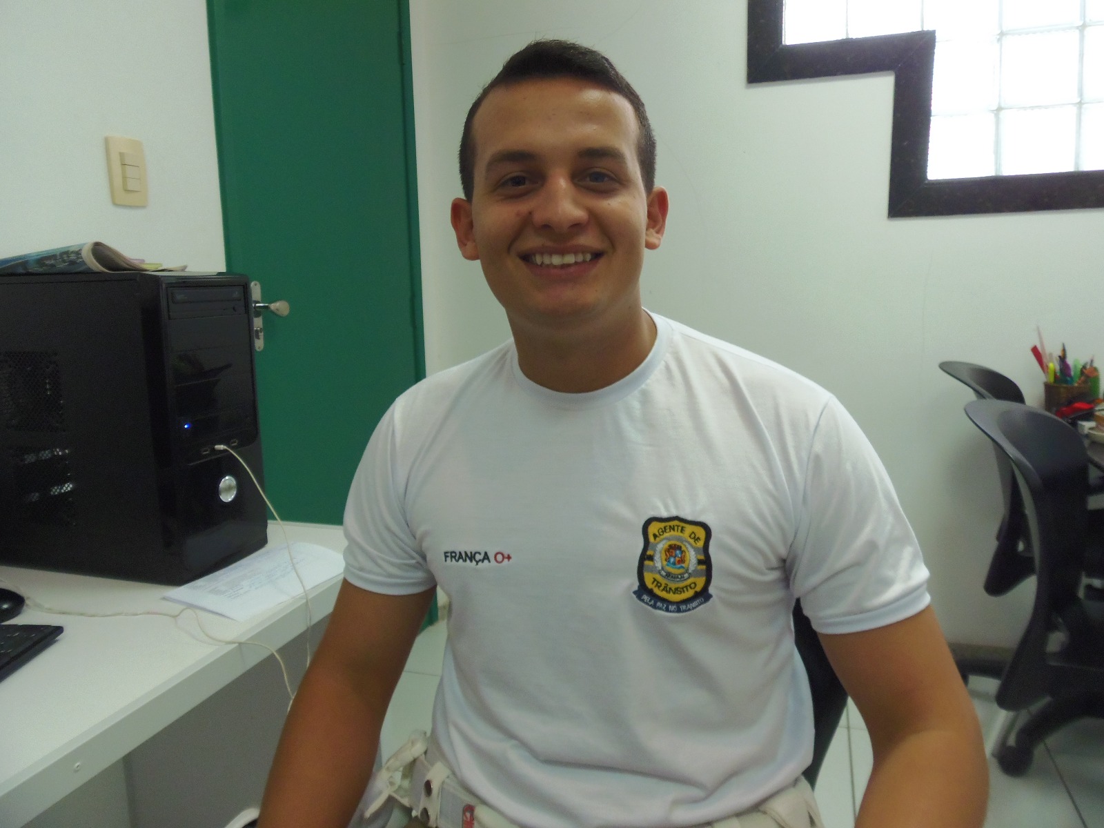 Agente da SMTT ajuda a conter de incêndio no Inácio Barbosa - SMTT Aracaju